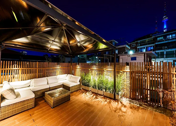 Htb Tailored Service & Garden Near Stn Hébergement de vacances